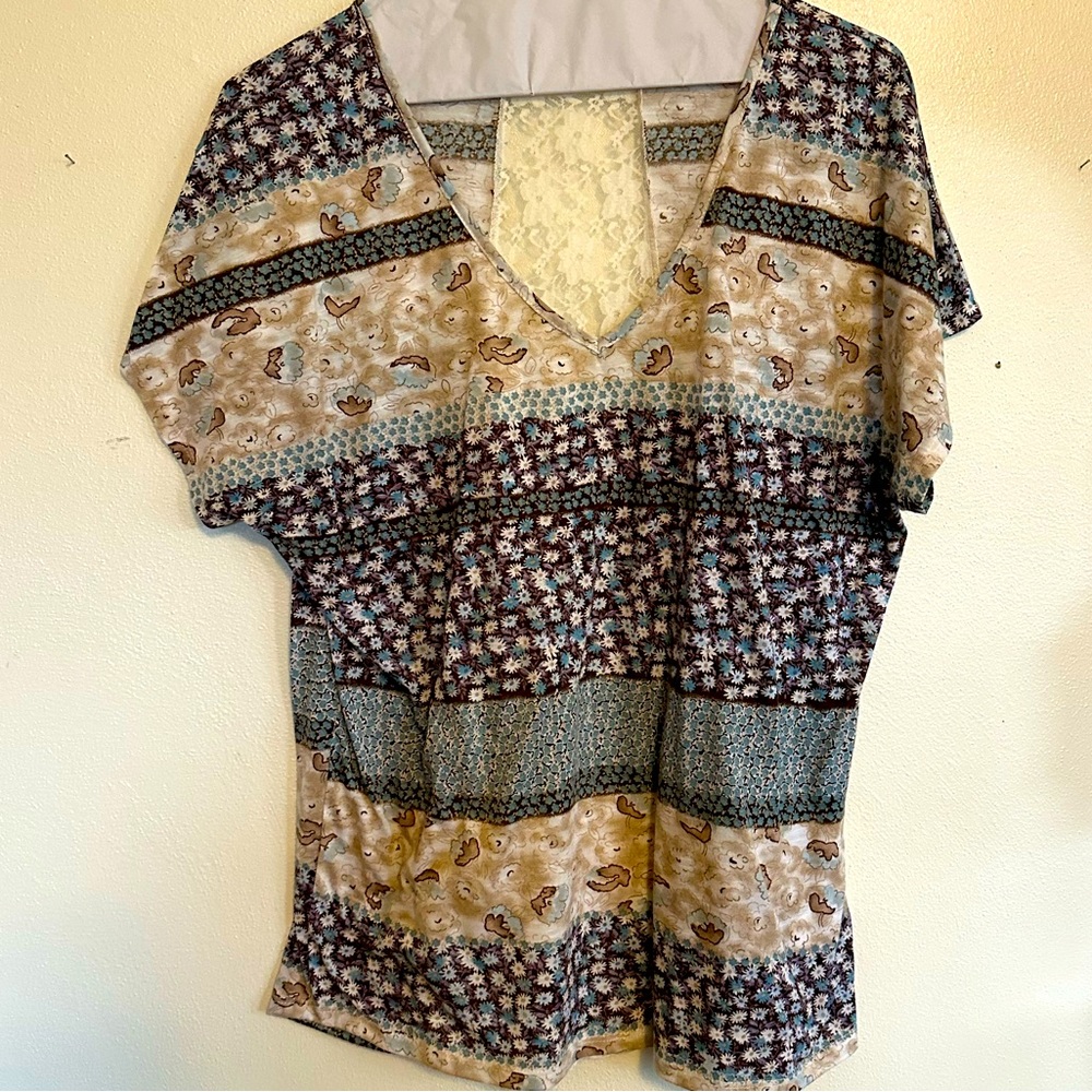 Floral Shirt with Lace Back Detail. Medium